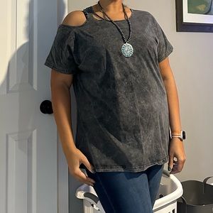 L&B brand offshoulder destroyed tee size 2X
